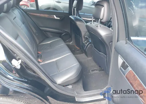 2013 Mercedes-Benz C 250 Sport из США, поврежденный, VIN WDDGF4HB3DR265660